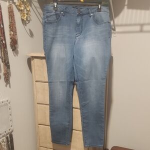 1822 Denim Blue Skinny Jeans with Modern Tapered Fit